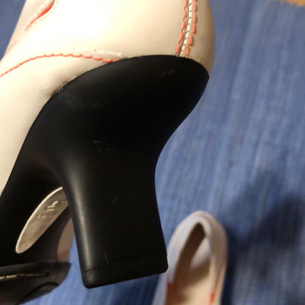 Cole Haan G Series white & orange low heels - Picture 8 of 8